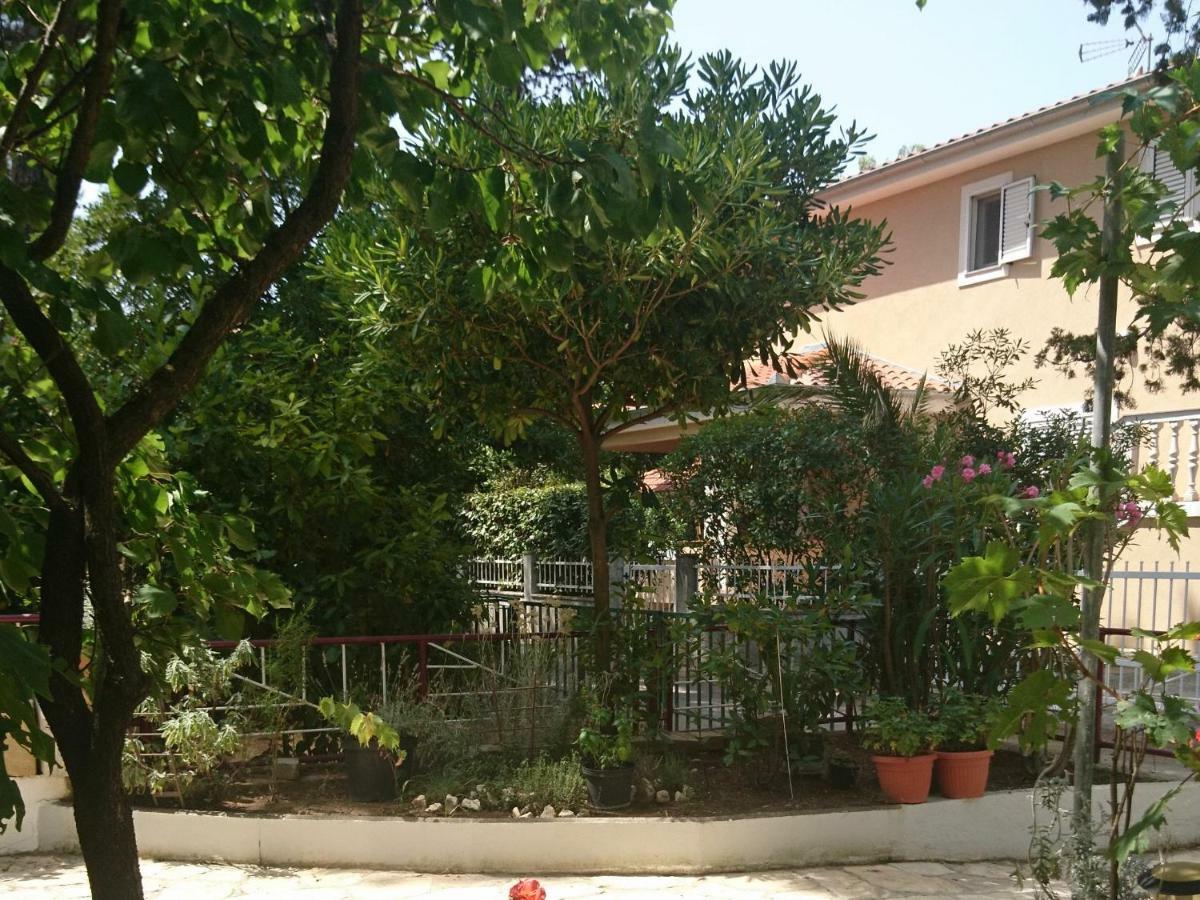 Apartmani Matas Petrcane Bagian luar foto